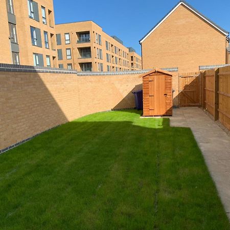 Brand New Entire 4 Bed House Multiple Free Parking Early Check-In Late Check- Out Allowed South Ockendon Exterior photo