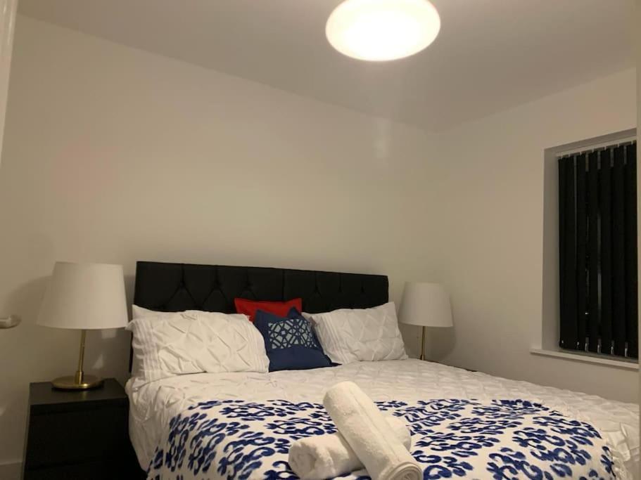 Brand New Entire 4 Bed House Multiple Free Parking Early Check-In Late Check- Out Allowed South Ockendon Exterior photo