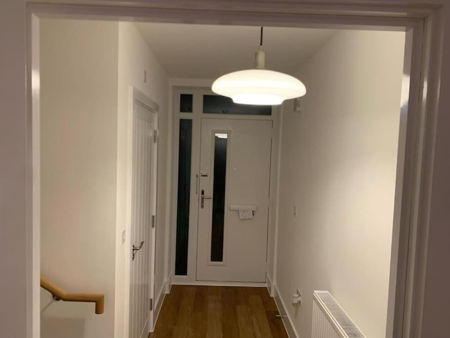Brand New Entire 4 Bed House Multiple Free Parking Early Check-In Late Check- Out Allowed South Ockendon Exterior photo