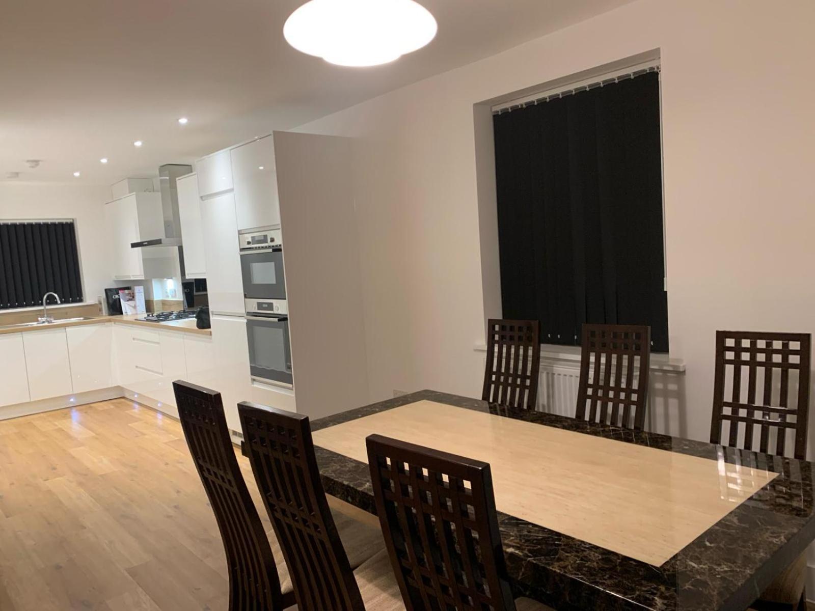 Brand New Entire 4 Bed House Multiple Free Parking Early Check-In Late Check- Out Allowed South Ockendon Exterior photo