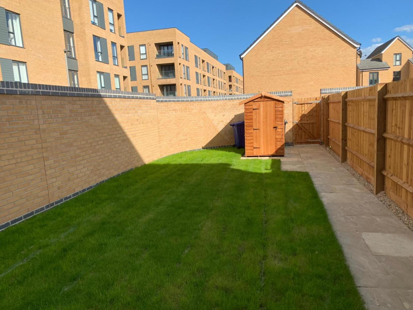 Brand New Entire 4 Bed House Multiple Free Parking Early Check-In Late Check- Out Allowed South Ockendon Exterior photo